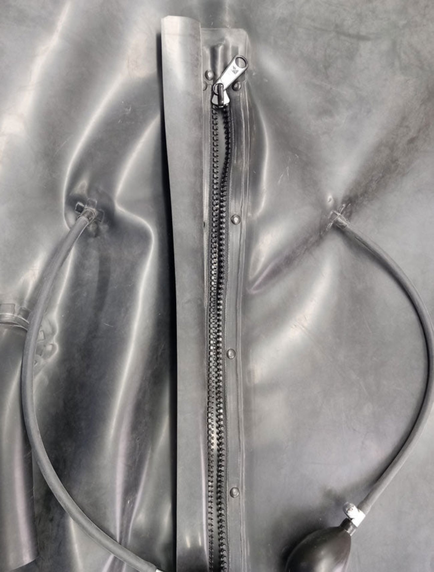 large zipper with zip guard